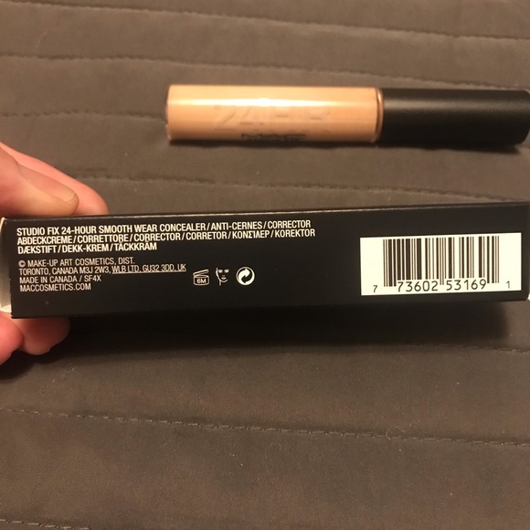MAC 24hr Concealer Color: NW24 - Picture 2 of 2